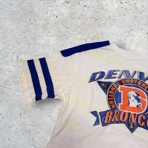 Denver Broncos Cropped T-Shirt Junk Food NFL Varsity Stripe Retro Logo Sz Large - Picture 4 of 9